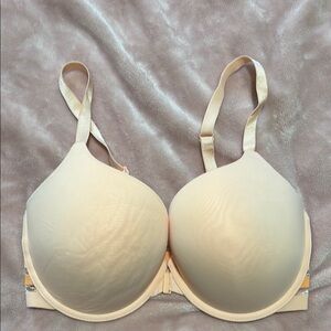 Victoria's Secret peach T-Shirt push up Bra with Adjustable Straps front close